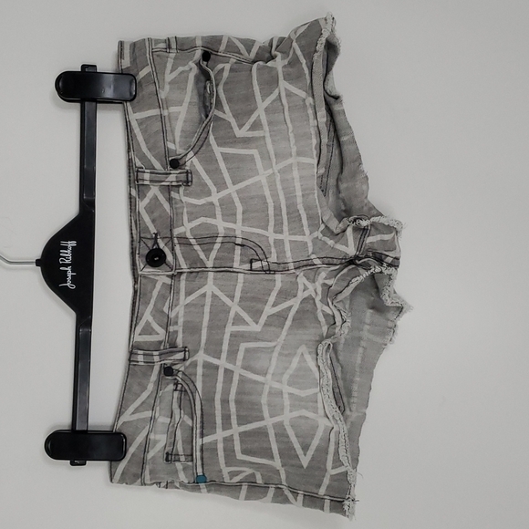 𝅺hurley grey and white 29 Waist jean shorts - Picture 1 of 7